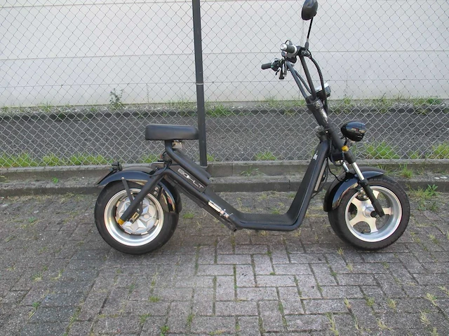 Bohlt bastard luqi - big wheel elektrische chopper - sne002 - e-scooter - afbeelding 6 van  12