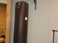 Bokszak met muurbeugel. - afbeelding 1 van  3