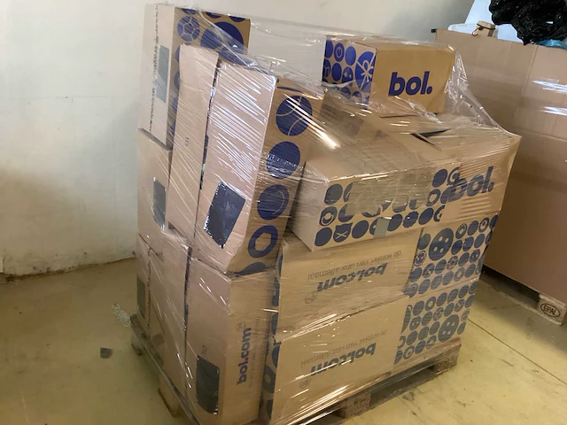 Bol.com ongeopende retourpakketten pallet retourgoederen - afbeelding 2 van  4
