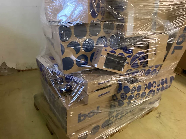 Bol.com ongeopende retourpakketten pallet retourgoederen - afbeelding 2 van  8