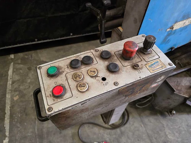 Bomar - 2004 - t s a 60 60 - verticale bandzaagmachine - afbeelding 5 van  11