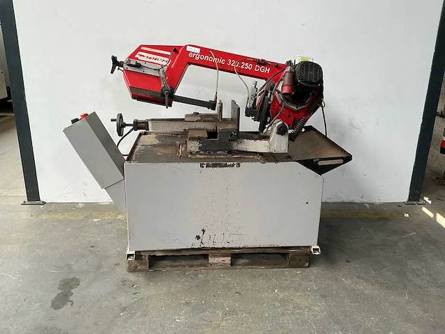 Bomar - 2007 - ergonomic 320.250 dgh - bandzaagmachine - afbeelding 1 van  9