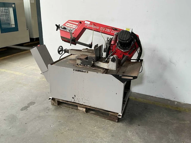 Bomar - 2007 - ergonomic 320.250 dgh - bandzaagmachine - afbeelding 3 van  9