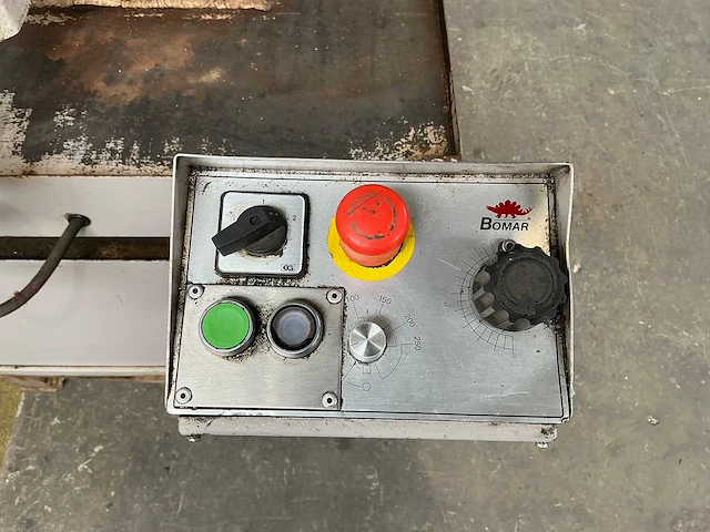 Bomar - 2007 - ergonomic 320.250 dgh - bandzaagmachine - afbeelding 6 van  9