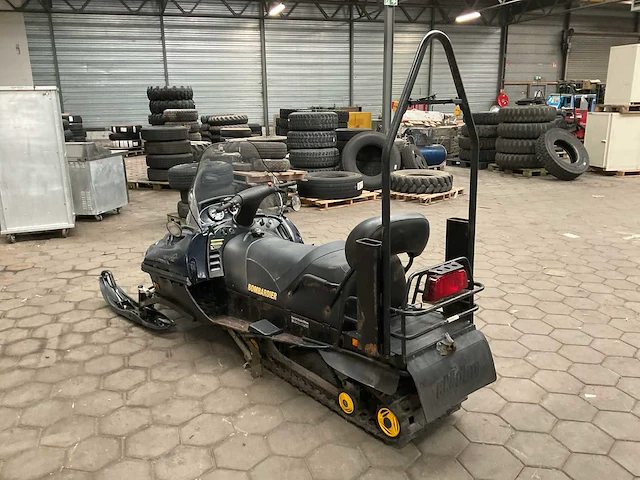 Bombardier wide track sneeuwscooter - afbeelding 6 van  11
