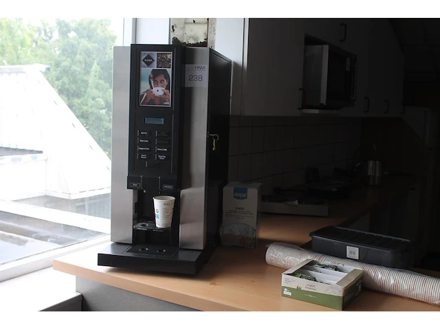 Bonenkoffiemachine etna nes121bxlhmanl1. afmeting 32 x 59 x 90 cm. - afbeelding 1 van  3