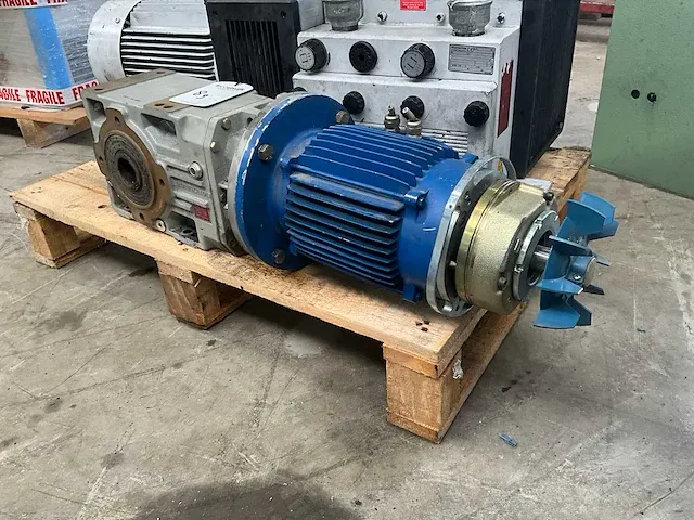Bonfiglioli a412 elektromotor met vertragingskast - afbeelding 2 van  5