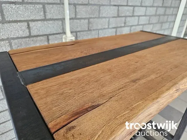 Boomstam bartafel eiken geolied incl. stalen frame 114cm breedte 63-65cm hoogte 115cm - afbeelding 2 van  6