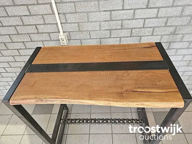 Boomstam bartafel eiken geolied incl. stalen frame 114cm breedte 63-65cm hoogte 115cm - afbeelding 4 van  6