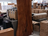 Boomstam eettafel suar met epoxylaag, 2025 - afbeelding 2 van  5