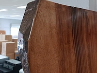 Boomstam eettafel suar met epoxylaag, 2025 - afbeelding 4 van  5