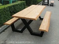 Boomstam picknicktafel