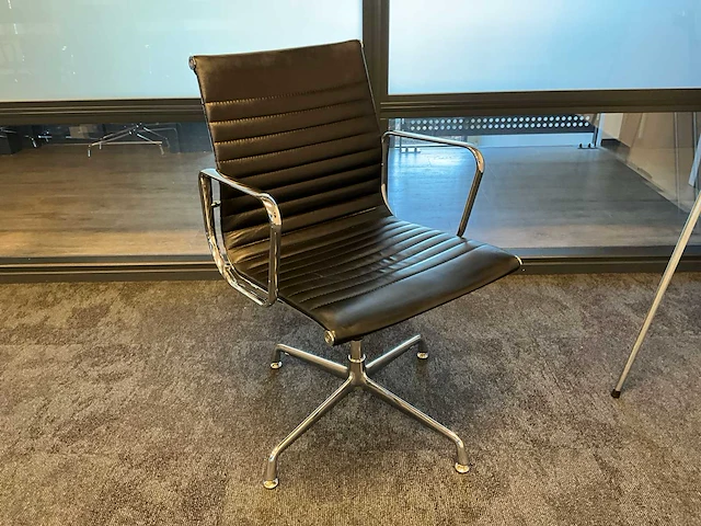Boomstam vergadertafel met 8 vergaderstoelen - afbeelding 6 van  8