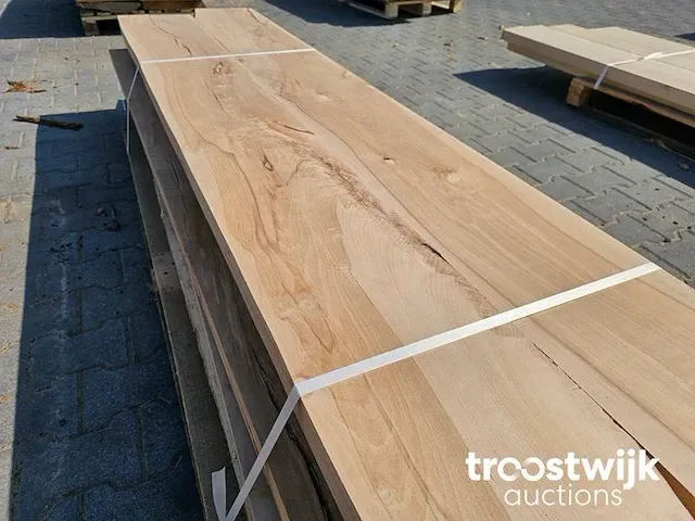 Boomstamplanken diverse houtsoorten en afmetingen, ovengedroogd en geschaafd 17 stuks 201-270cm breedte 27cm dikte 4,5cm - afbeelding 2 van  7