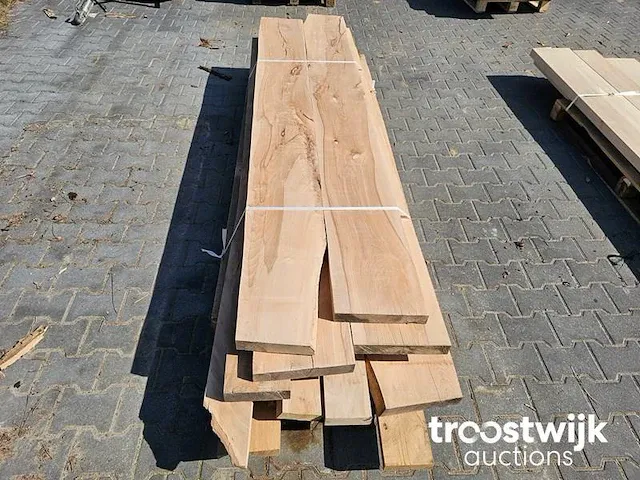Boomstamplanken diverse houtsoorten en afmetingen, ovengedroogd en geschaafd 17 stuks 201-270cm breedte 27cm dikte 4,5cm - afbeelding 5 van  7