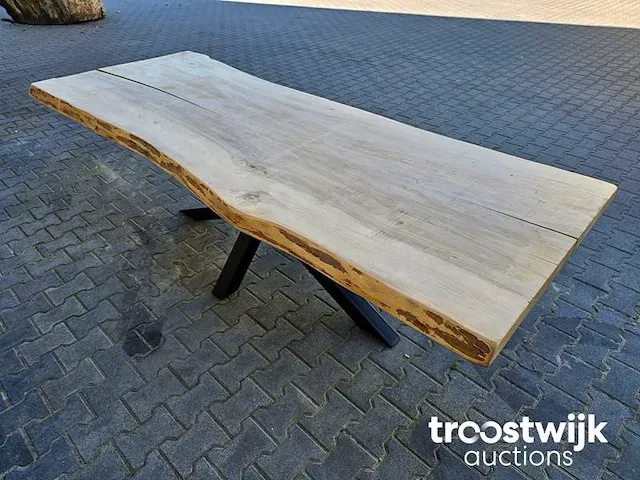 Boomstamtafel populier gelakt incl. stalen onderstel 254cm breedte 94-100cm hoogte 75cm - afbeelding 1 van  5