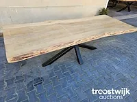 Boomstamtafel populier gelakt incl. stalen onderstel 254cm breedte 94-100cm hoogte 75cm - afbeelding 2 van  5
