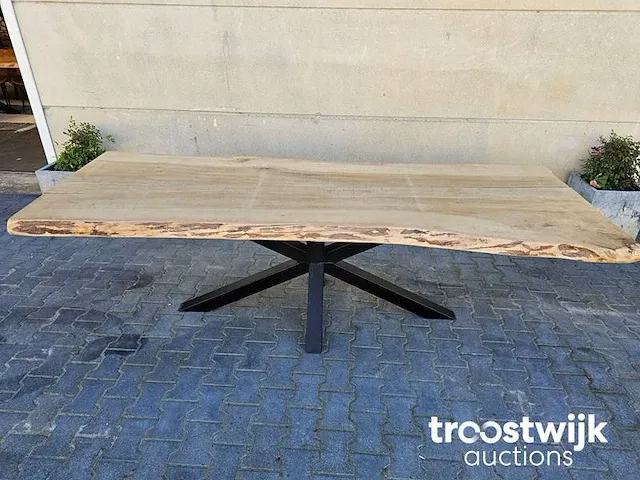 Boomstamtafel populier gelakt incl. stalen onderstel 254cm breedte 94-100cm hoogte 75cm - afbeelding 4 van  5