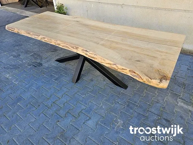Boomstamtafel populier gelakt incl. stalen onderstel 254cm breedte 94-100cm hoogte 75cm - afbeelding 5 van  5