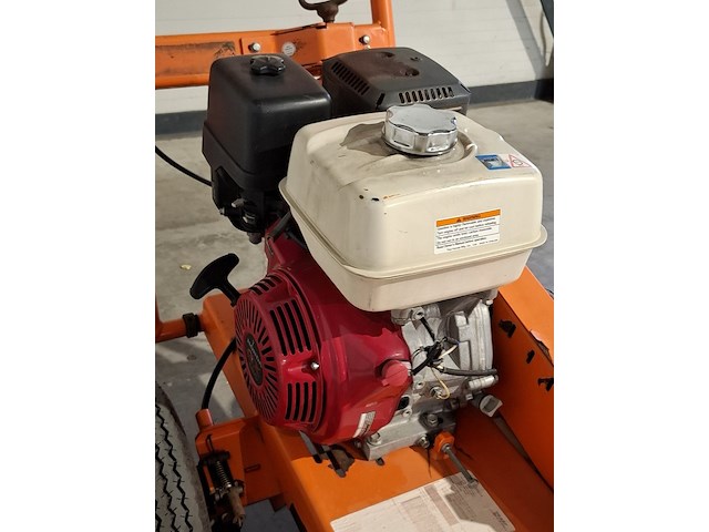 Boomstronkenhakselaar 13pk dosko, 337-13h, bouwjaar 2018 - afbeelding 7 van  15