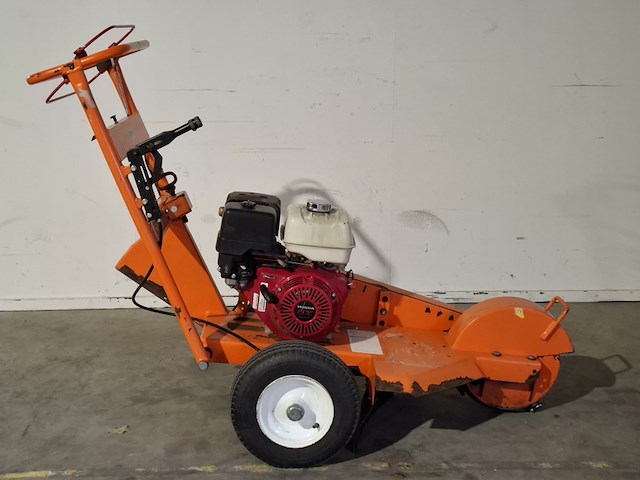 Boomstronkenhakselaar 13pk dosko, 337-13h, bouwjaar 2018 - afbeelding 1 van  15