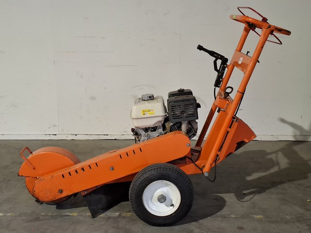 Boomstronkenhakselaar 13pk dosko, 337-13h, bouwjaar 2018 - afbeelding 13 van  15