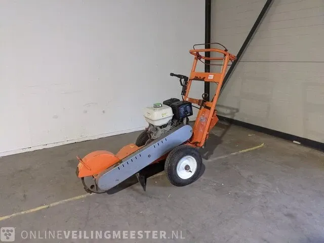 Boomstronkenhakselaar dosko, 337-13h, bouwjaar 2016 - afbeelding 10 van  17