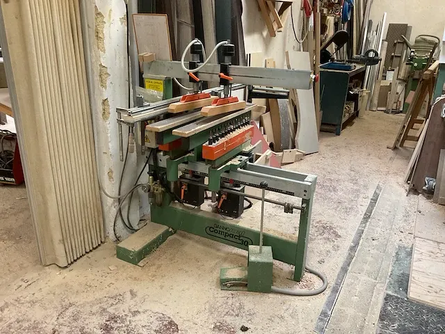 Boor- en steekmachine - afbeelding 1 van  7