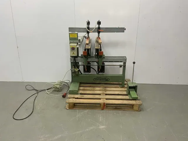 Boor- en steekmachine - afbeelding 1 van  15
