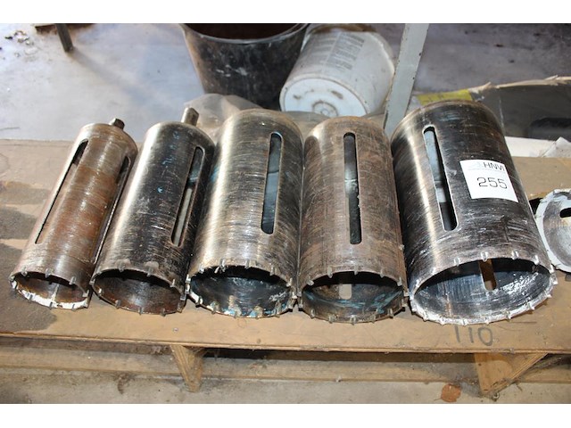 Boorhamer bosch met 6 potboren met diverse doorsneden w.o. 195mm, 155mm en 115mm. - afbeelding 2 van  4