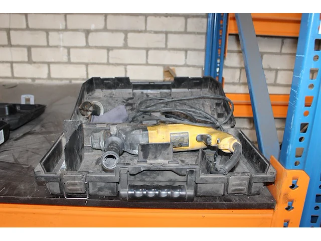Boorhamer dewalt d25103 in kunststof koffer. - afbeelding 1 van  2