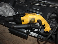 Boorhamer dewalt in koffer. - afbeelding 2 van  3