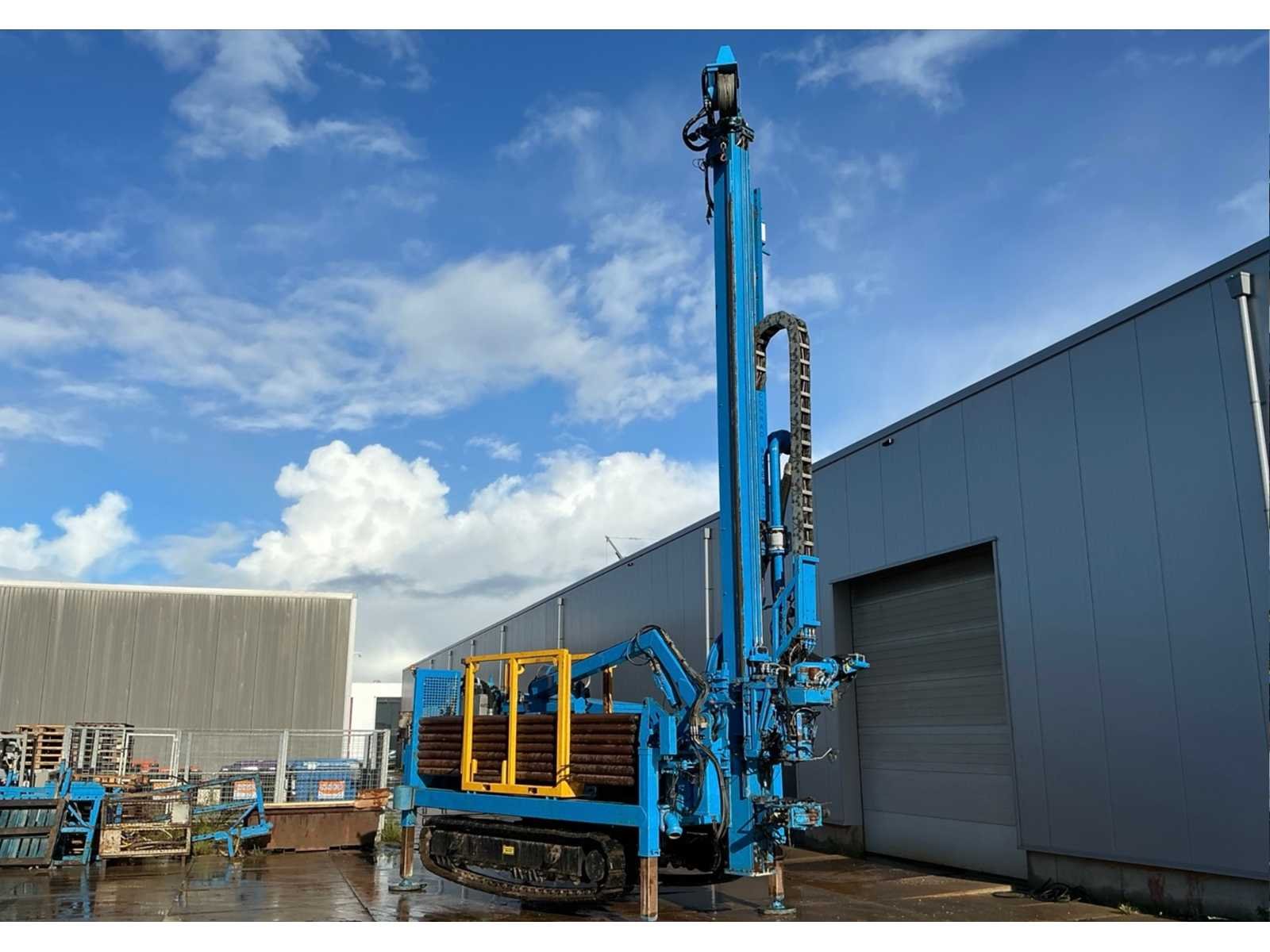 Boorinstallaties ten behoeve van aardwarmte, vrachtauto's en grondverzetmachines
