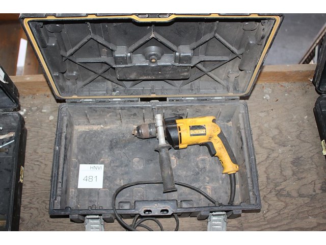 Boormachine dewalt in koffer. - afbeelding 1 van  2