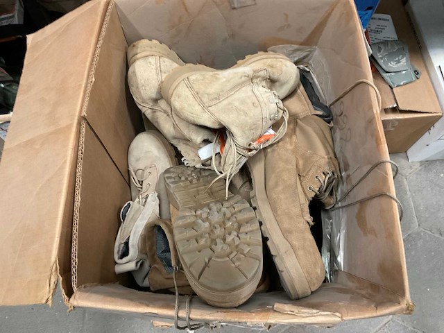 Boots (12x) - afbeelding 1 van  2