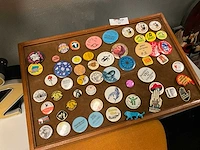Bord met buttons - afbeelding 3 van  3