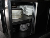 Borden en schalen in diverse maten waaronder met doorsnede 26 cm in kast. - afbeelding 2 van  2