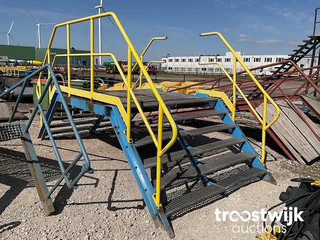 Bordes met trap - afbeelding 3 van  3