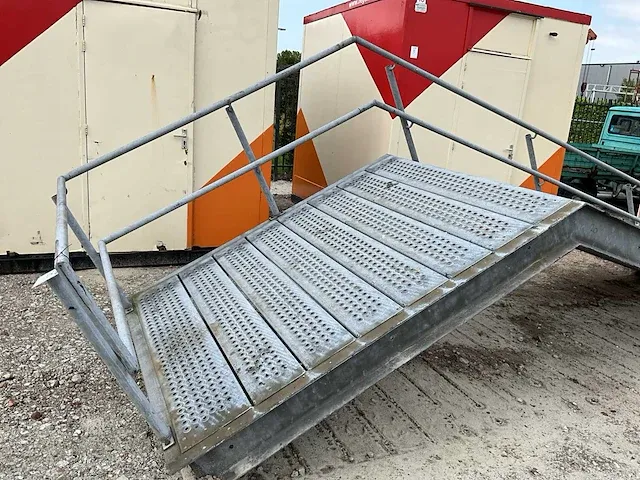 Bordes vaste trap - afbeelding 6 van  6