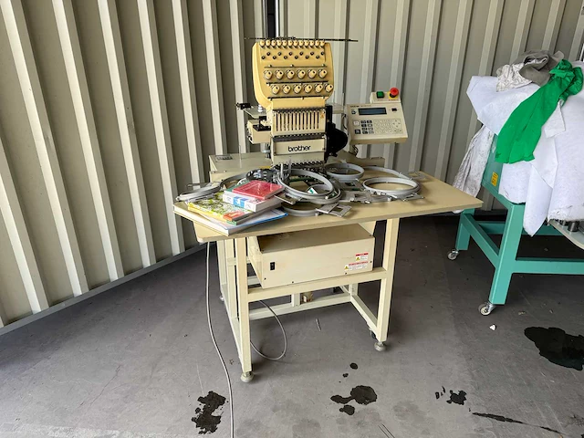 Borduurmachine - afbeelding 1 van  9