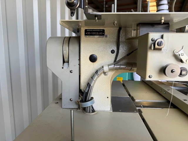 Borduurmachine - afbeelding 3 van  9
