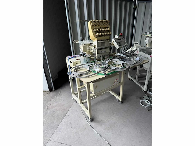 Borduurmachine - afbeelding 1 van  7
