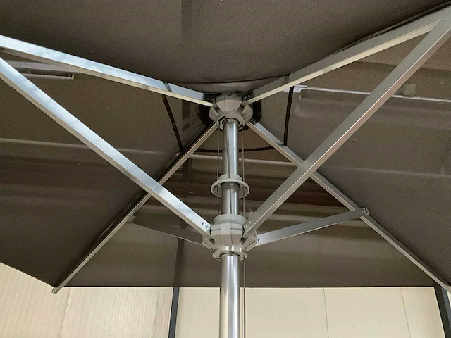 Borek - reflex - parasol - afbeelding 2 van  7