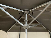 Borek - reflex - parasol - afbeelding 2 van  7