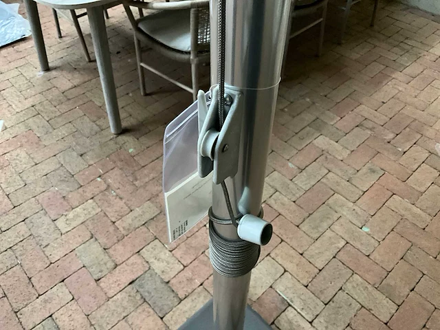 Borek - reflex - parasol - afbeelding 4 van  7