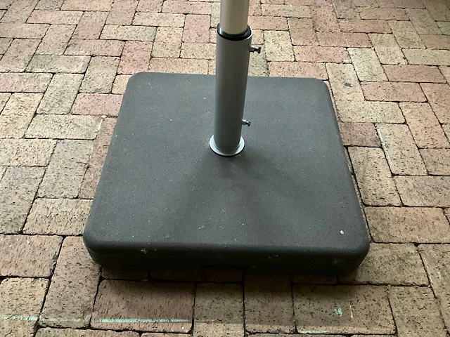 Borek - reflex - parasol - afbeelding 5 van  7