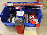 Boren in diverse maten en uitvoeringen in en voor twee kunststofbakken. - afbeelding 1 van  4