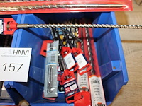 Boren in diverse maten en uitvoeringen in en voor twee kunststofbakken. - afbeelding 2 van  4