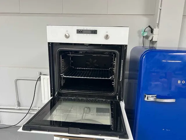 Bosch - amerikaans koelkast + thomson droger + whirlpool inbouw oven - afbeelding 15 van  15