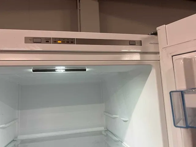 Bosch - bosch koelkast + 5 pits inbouw gaskookstel + proline rijstkoker - afbeelding 19 van  20
